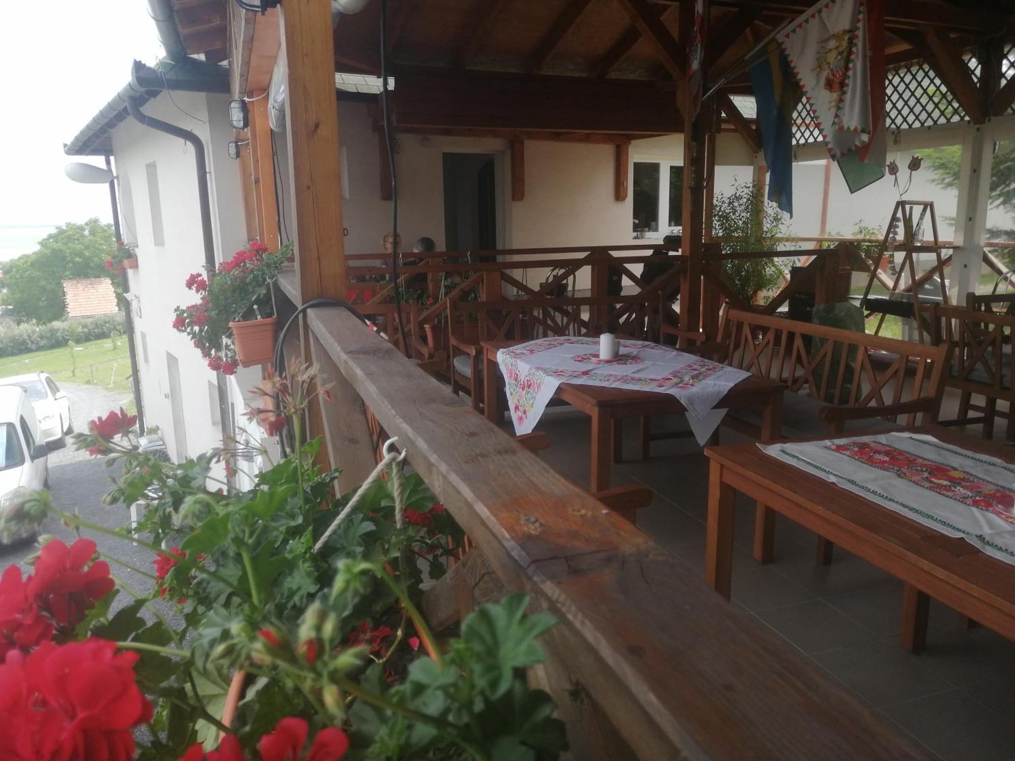 Jurta Hotel Balatongyoeroek Ngoại thất bức ảnh