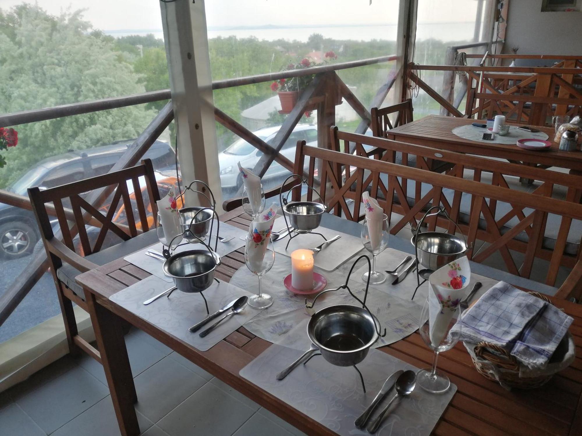 Jurta Hotel Balatongyoeroek Ngoại thất bức ảnh