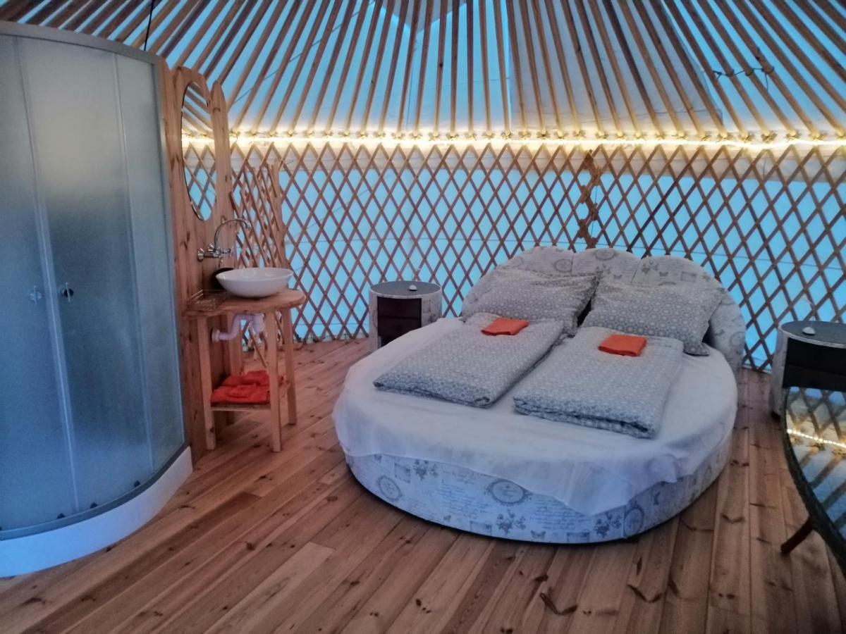 Jurta Hotel Balatongyoeroek Ngoại thất bức ảnh