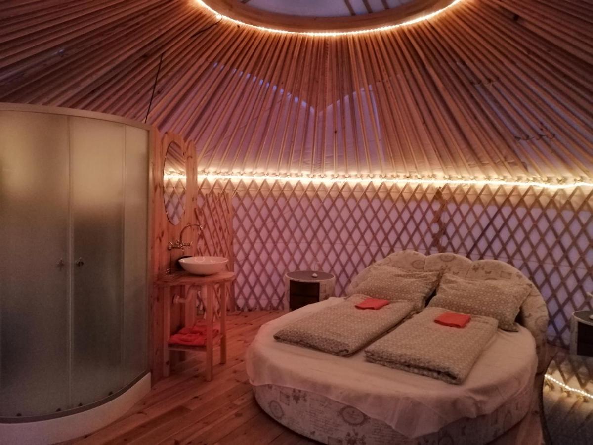 Jurta Hotel Balatongyoeroek Ngoại thất bức ảnh